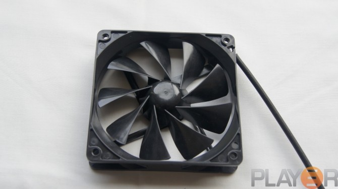 Thermaltake Chaser A31 Front 120mm Fan Front