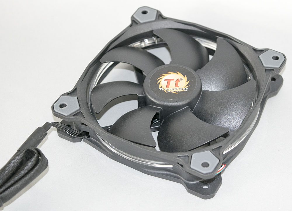 Thermaltake Riing 120 RGB 120mm Fan 4